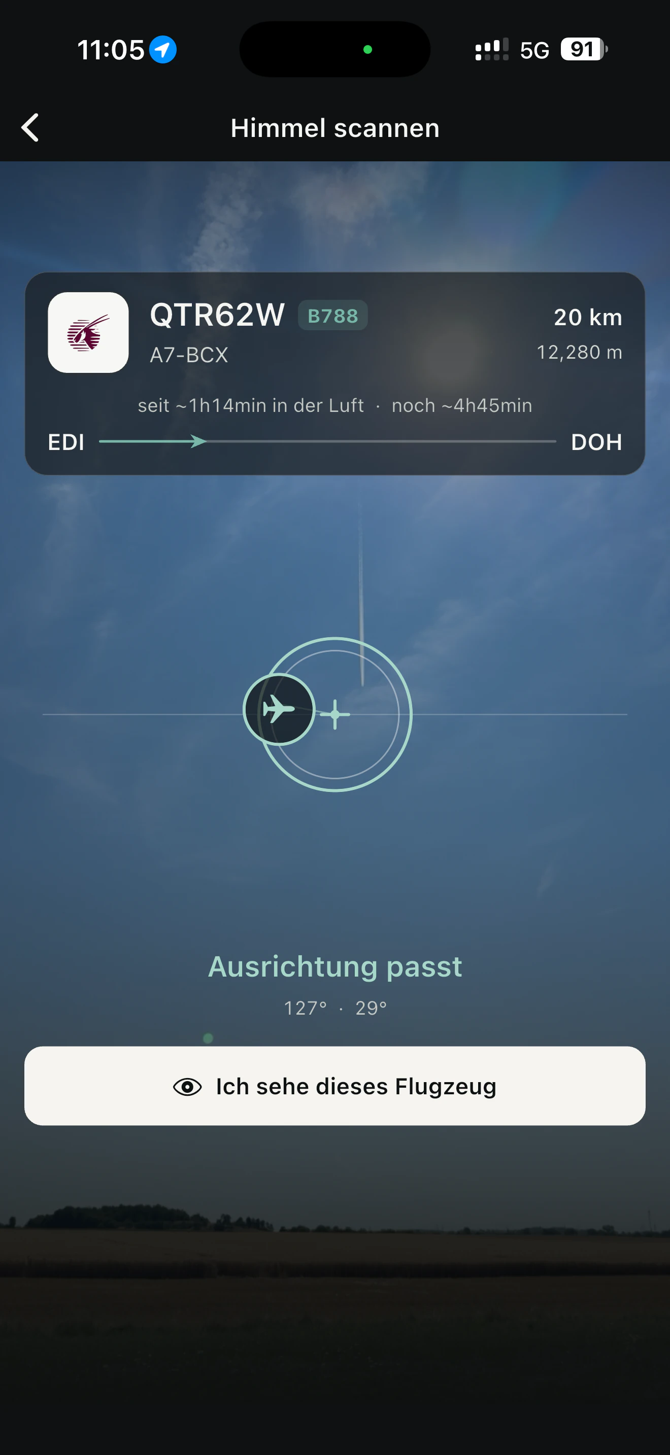 Sky-Scanner auf ein sichtbares Flugzeug ausgerichtet