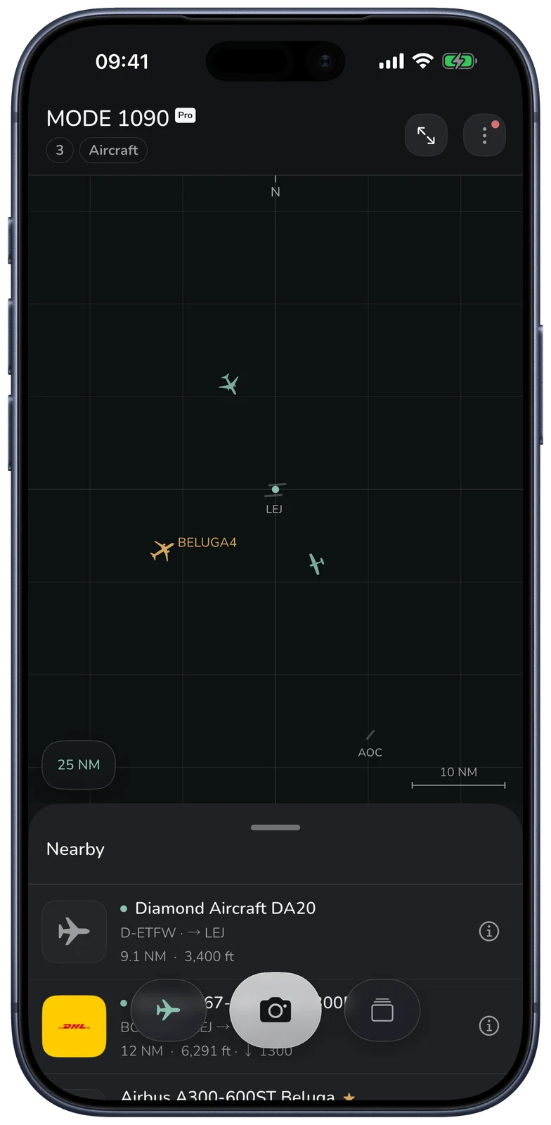 Live radar with nearby aircraft on iPhone